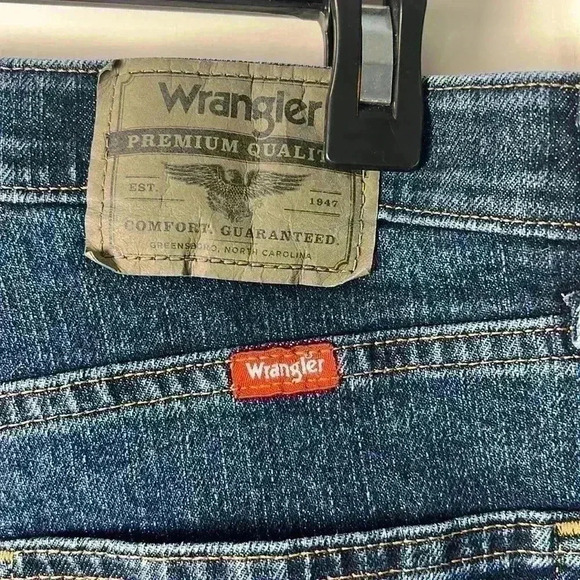 Wrangler Regular Fit Comfort Flex Waist Jeans Size 32x30 Dark Stonewash - Picture 6 of 8